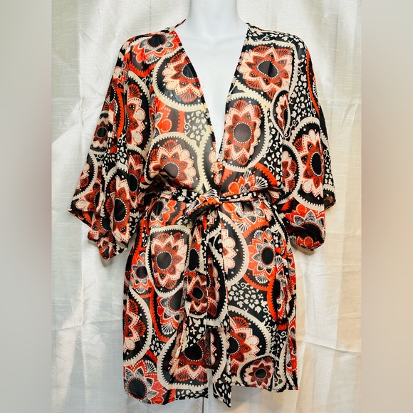 LuLaRoe Tops - Lularoe Daphne